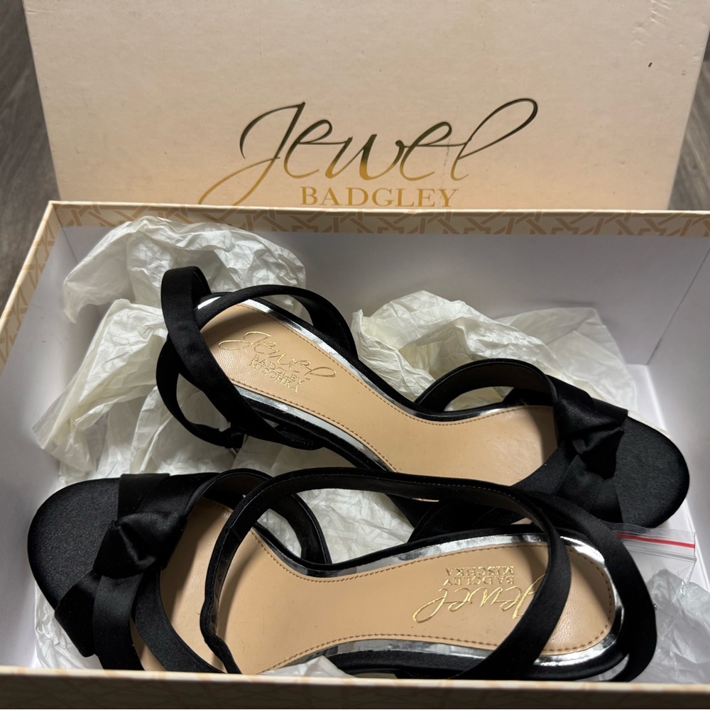 Jewel Badgley Mischka Elegant Black Heels NWOT